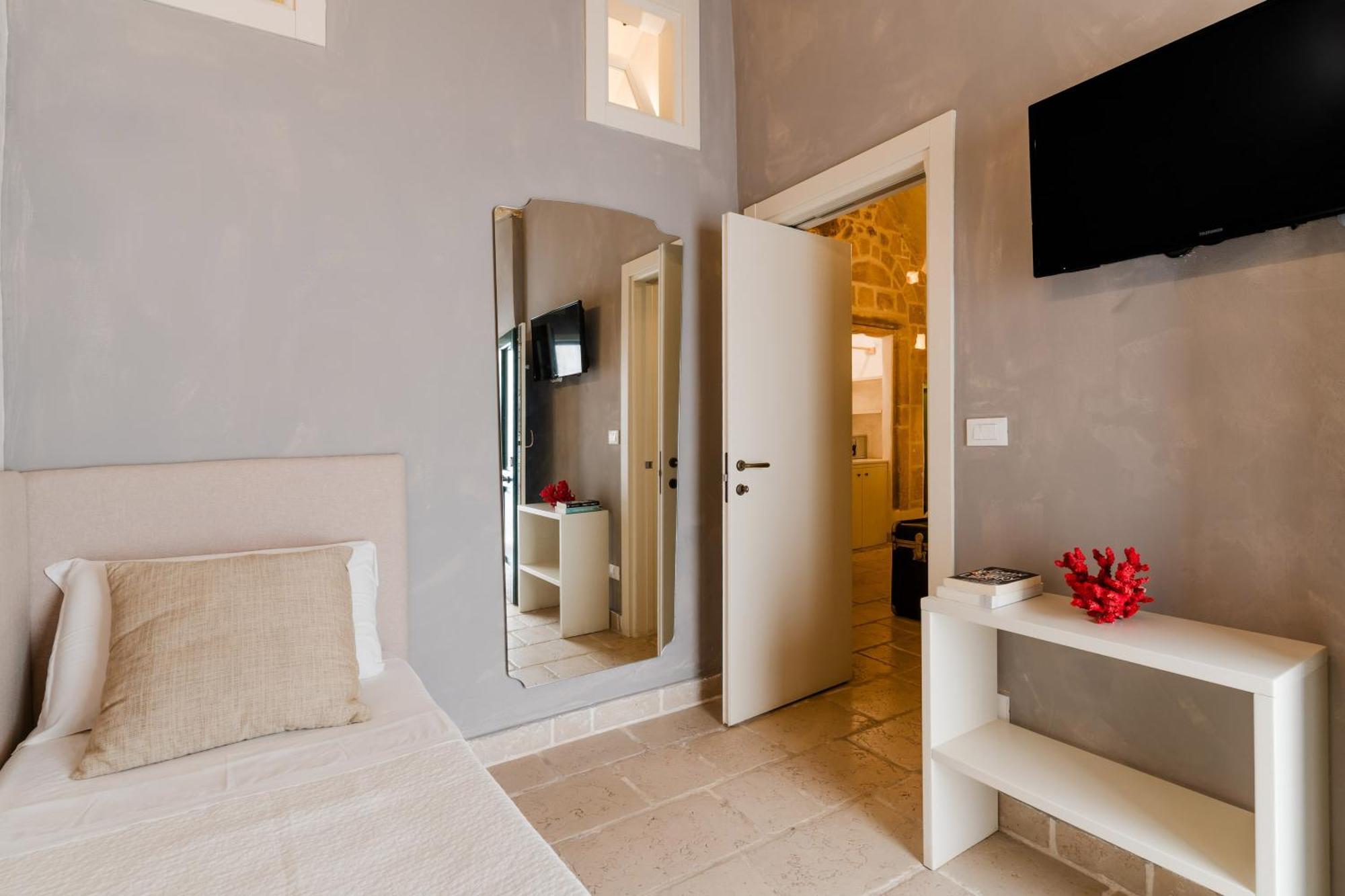 Relais La Casa Del Poeta Bed & Breakfast Gallipoli Exterior photo